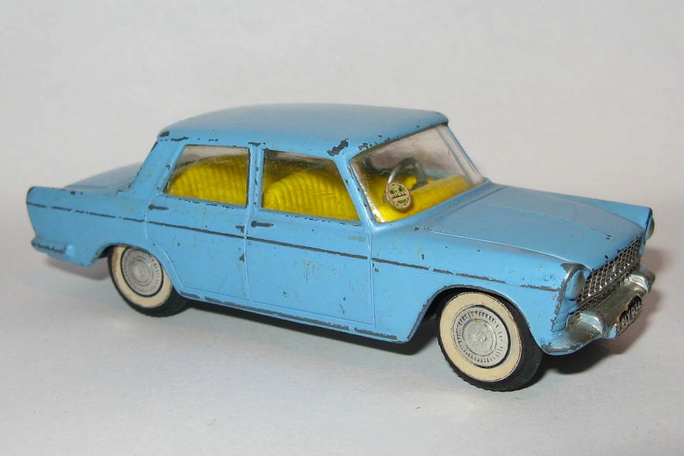 217 FIAT 1800.jpg